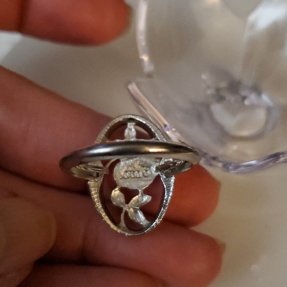 ROSE oval silvertone ring size 7-7.5 - Picture 3 of 3